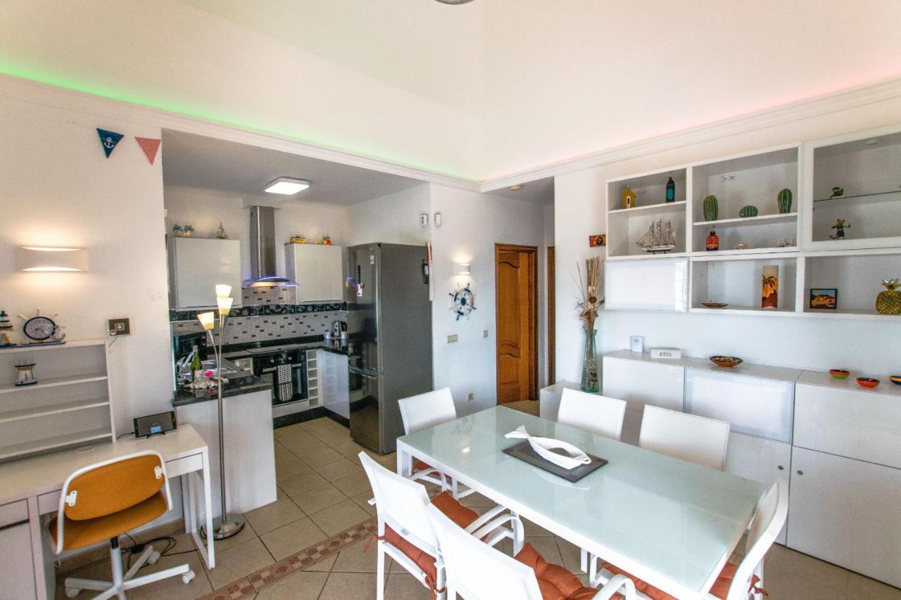 Villa Alegranza - Lh190 By Villas Now Ltd Плая Бланка Екстериор снимка