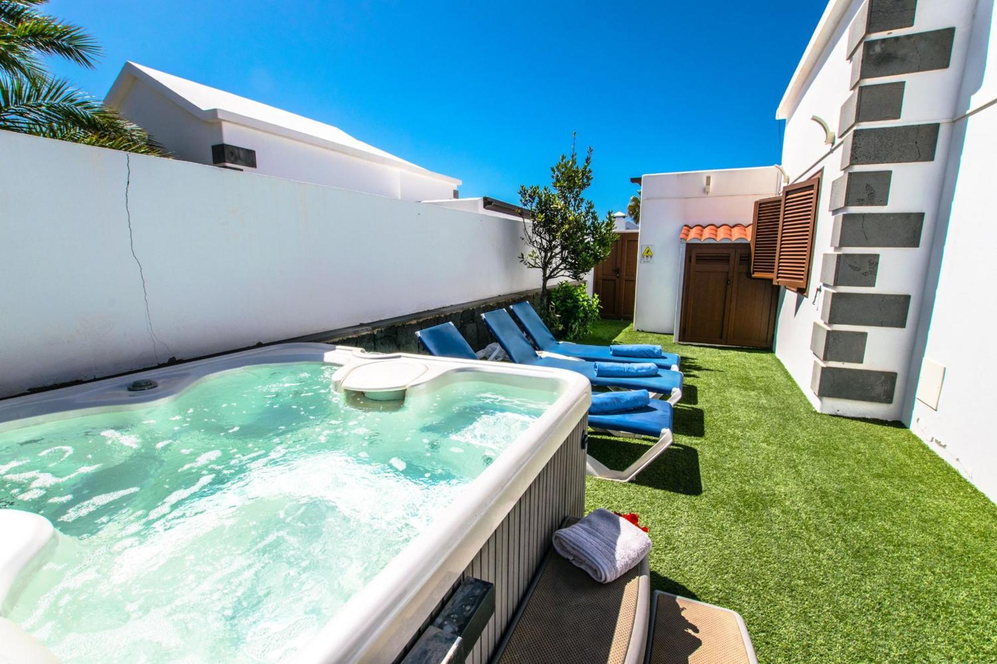 Villa Alegranza - Lh190 By Villas Now Ltd Плая Бланка Екстериор снимка