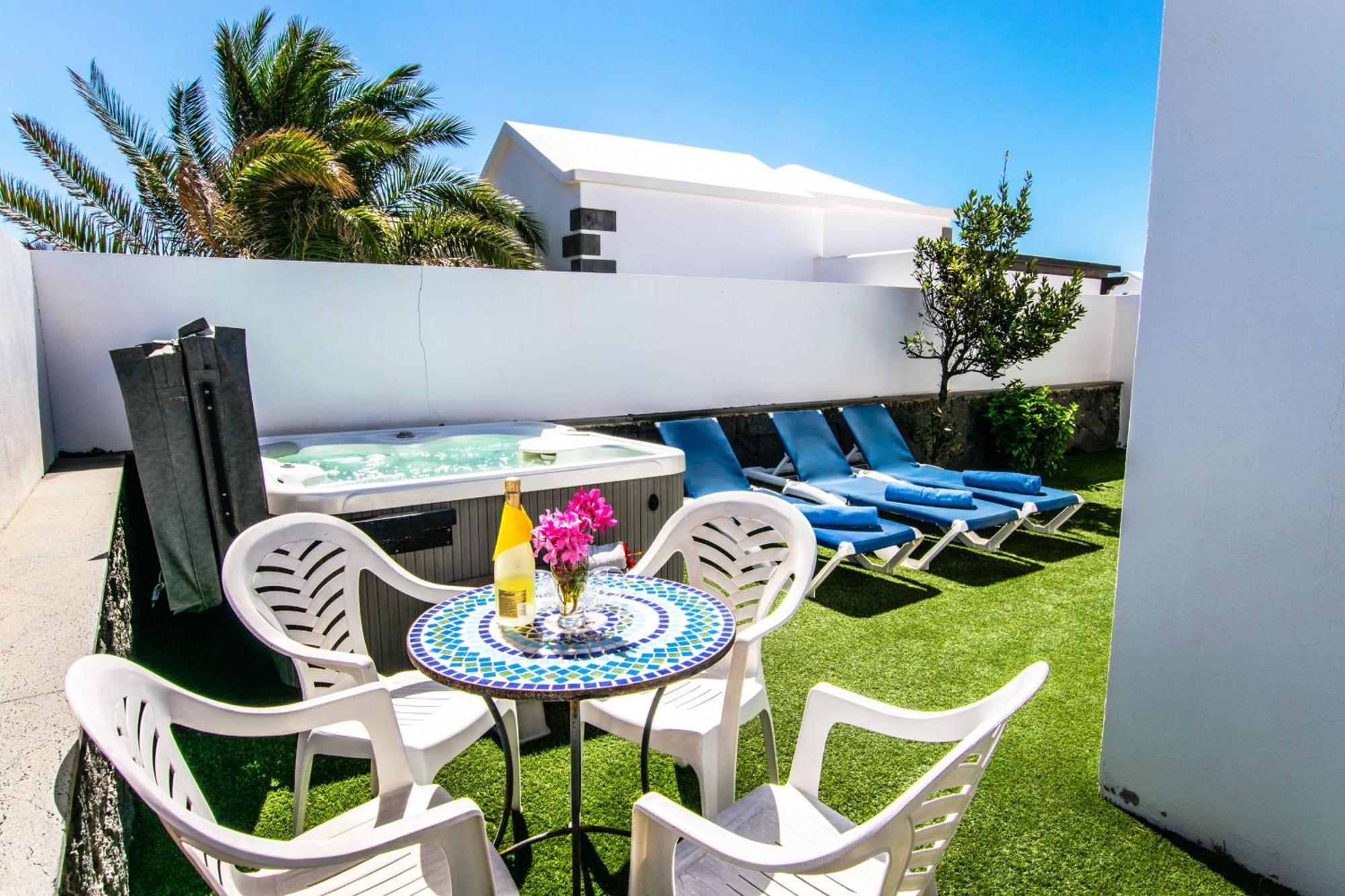 Villa Alegranza - Lh190 By Villas Now Ltd Плая Бланка Екстериор снимка