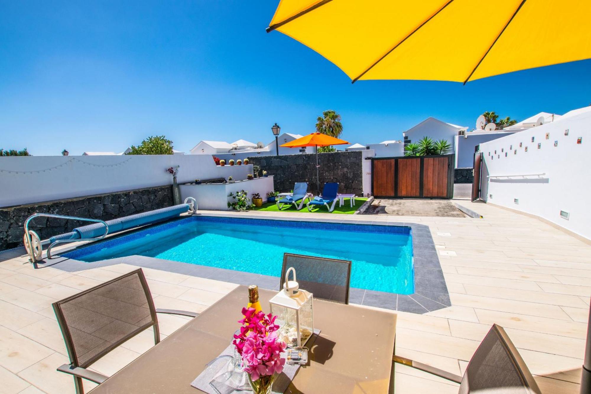 Villa Alegranza - Lh190 By Villas Now Ltd Плая Бланка Екстериор снимка