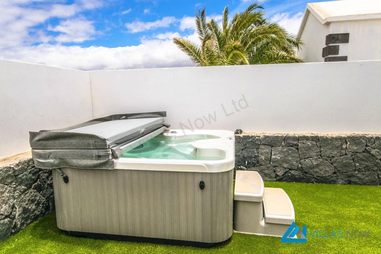 Villa Alegranza - Lh190 By Villas Now Ltd Плая Бланка Екстериор снимка